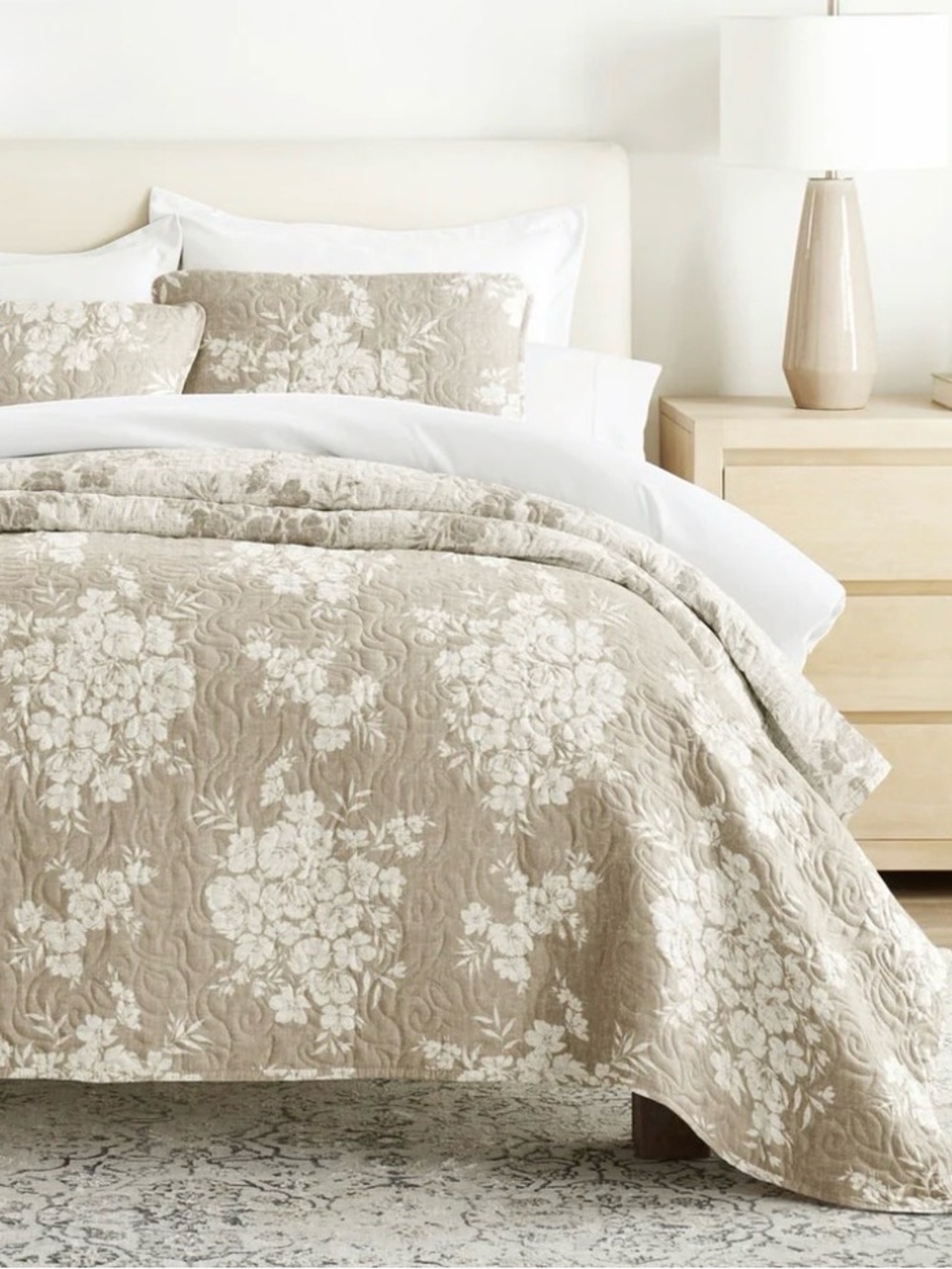 NWT- Linens & Hutch reversible quilted set Size-King/Cal King - Picture 3 of 6